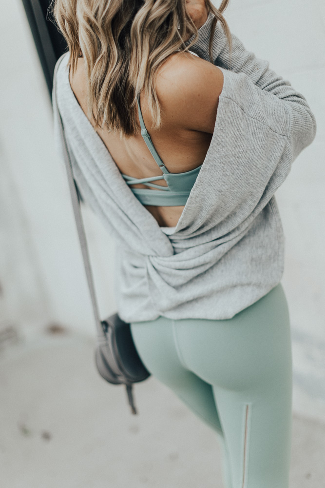 alo-yoga-leggings-cella-jane-fitness-6355 - An Unblurred Lady