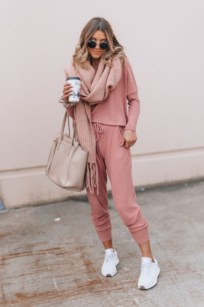 14 comfy Thanksgiving outfit ideas with ponte pants