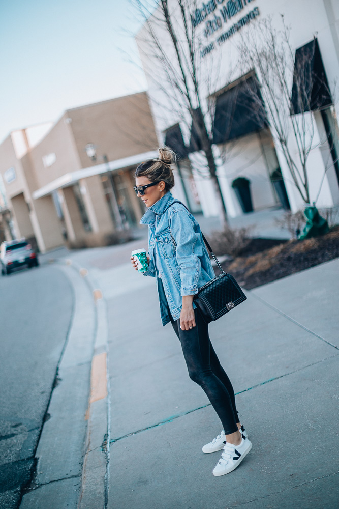 Street Style | Jacket outfit women, Denim jacket outfit, Denim jacket  outfit spring