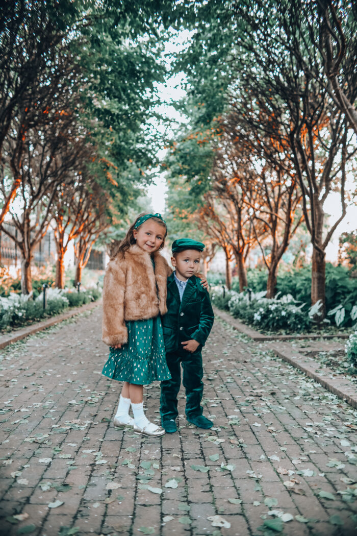 Holiday Family Photos Coordinating Kids Outfits