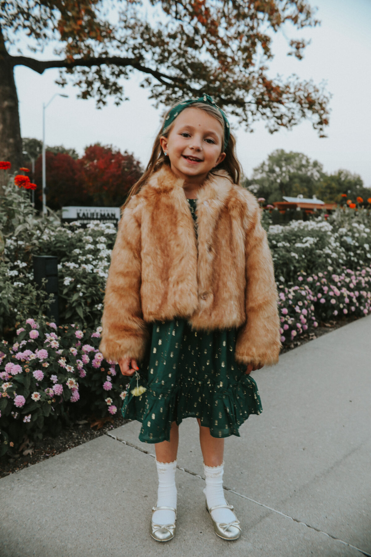 Holiday Family Photos: Coordinating Kids Outfits