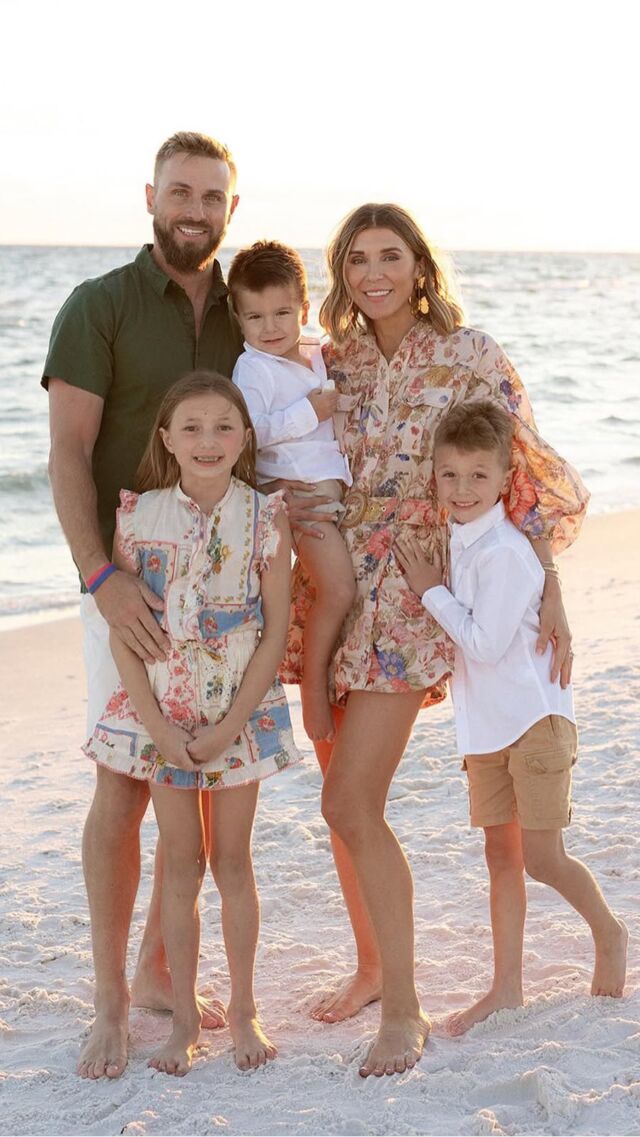 Comment SHOP and I'll send you a DM with a link to shop these beach vacation outfits. Xx

You have to be following me @cellajaneblog in order to get the message with details 💌

Direct links>> https://liketk.it/5bSYg #whattowear #springfashion #stylefashion #grwm #outfitoftheday