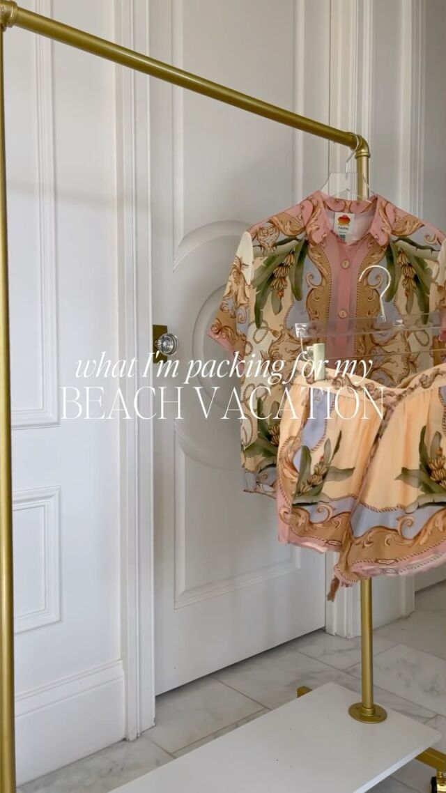 Comment SHOP and I'll send you a DM with a link to shop these spring outfits. Xx

You have to be following me @cellajaneblog in order to get the message with details 💌

Direct links>> https://liketk.it/5by7v #whattowear #springfashion #stylefashion #grwm #springbreak #outfitoftheday #beachvacationstyle